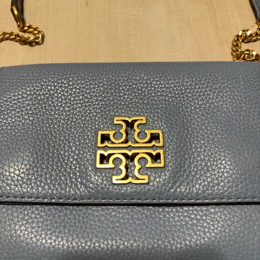 Tory Burch Slate Blue Crossbody Bag with Gold Chain - Picture 2 of 11